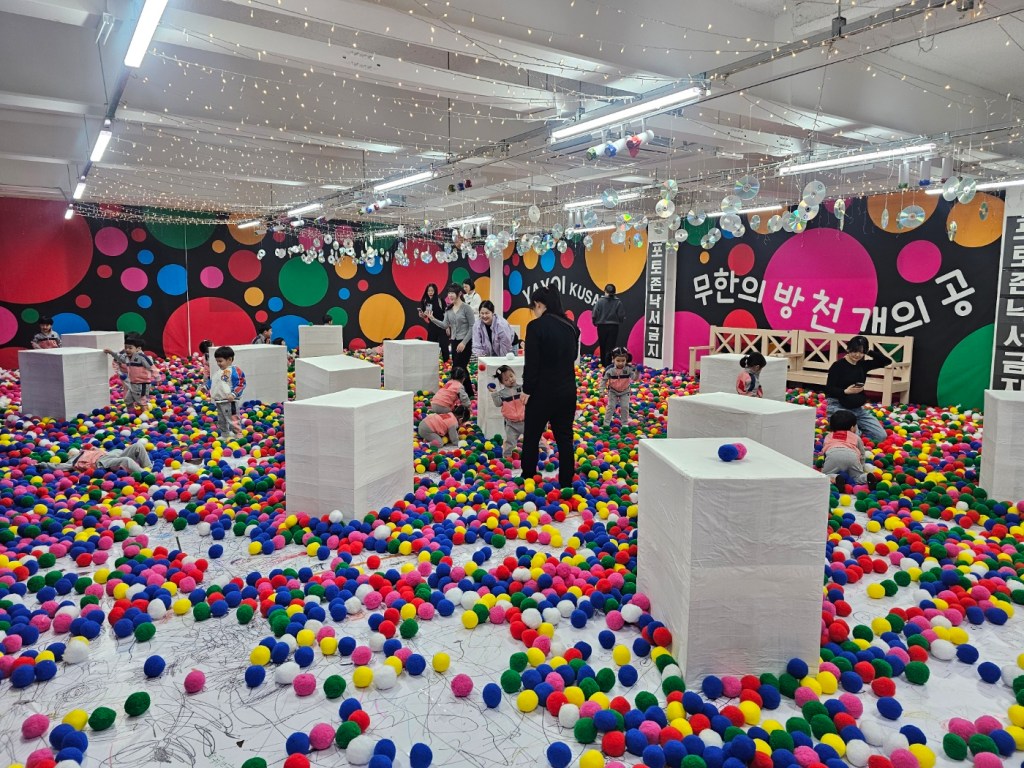 알록달록 색깔의 방, 천 개의 색깔&nbsp;공